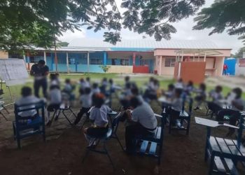 Primaria en Cunduacán enfrenta más de un año sin suministro eléctrico adecuado