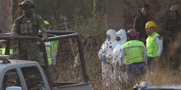 Encuentran fosa clandestina con al menos 15 cuerpos en Irapuato