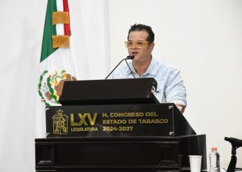 “Amor a garrotazos se paga”: Fabián Granier critica represión contra estudiantes del Tec de los Ríos