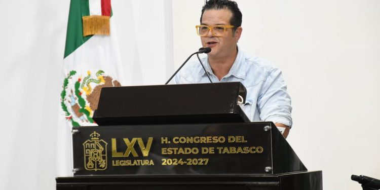 “Amor a garrotazos se paga”: Fabián Granier critica represión contra estudiantes del Tec de los Ríos