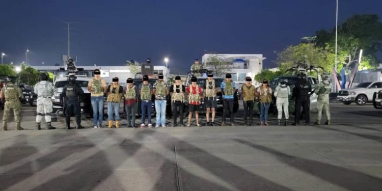 Cae “El Pitufo”, jefe de célula delictiva en Paraíso; 12 detenidos en operativos simultáneos