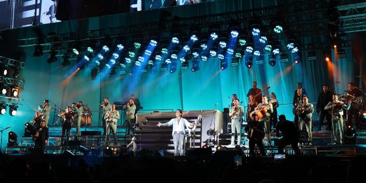 Christian Nodal cierra con éxito la Feria Tabasco ante 80 mil asistentes