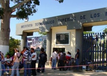 Estudiantes del Tec de Los Ríos marchan tras ruptura de diálogo; retomarán asamblea el lunes