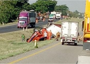 Muere conductor de camión cervecero en accidente en el libramiento de Villahermosa