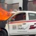 Taxi se incendia en el periférico de Villahermosa; no hay lesionados