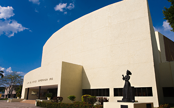 Javier May anuncia rehabilitación al Teatro Esperanza Iris y finalización del Palacio de los Deportes
