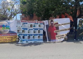 “No votamos por el olvido”, un grupo de mujeres alzó la voz frente a los tribunales orales de Cancún