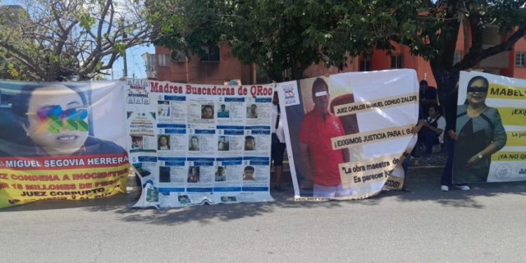 “No votamos por el olvido”, un grupo de mujeres alzó la voz frente a los tribunales orales de Cancún