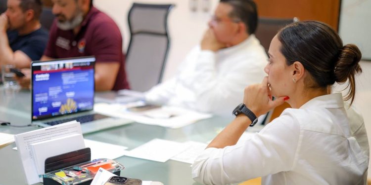 Ana Paty Peralta se une a estrategia estatal contra el sargazo