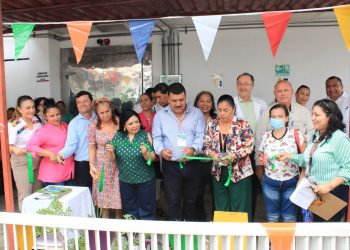 Inauguran huerto medicinal en el Hospital Juan Graham como parte de estrategia de salud comunitaria