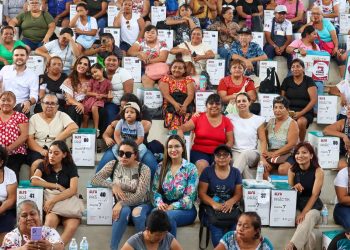 Promueve Ana Paty Peralta emprendimiento de mujeres