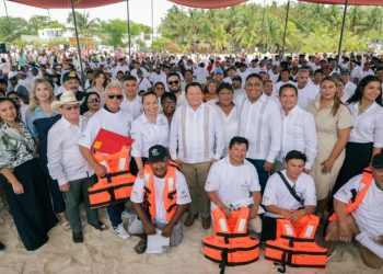 Fortalecen la seguridad marítima con equipo para pescadores en Yucatán