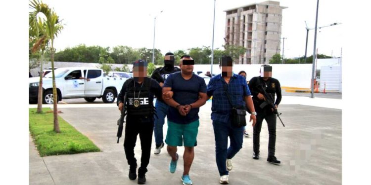 La FGE de Quintana Roo, en colaboración con la Fiscalía de Hidalgo, capturan al «Comander»,ex policía municipal que se dedicaba a la extorsión en Costa Mujeres
