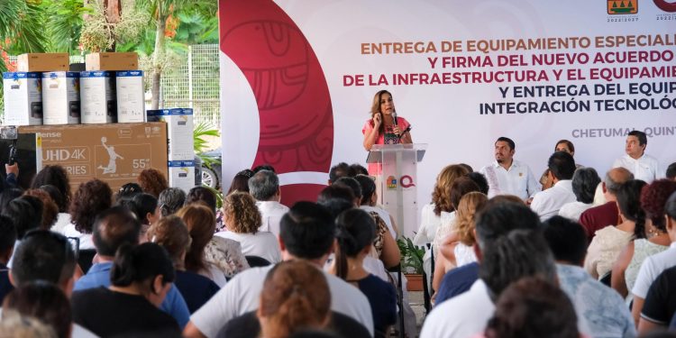 Con inversión histórica de más de 81 mdp, Mara Lezama entrega equipamiento para escuelas que estuvieron en el abandono