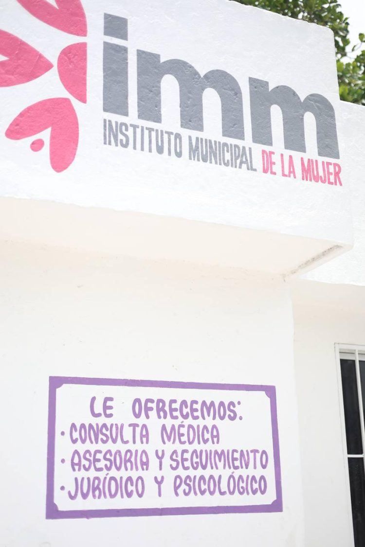 Inaugura Ana Paty peralta “casa de la mujer” en av. Kabah