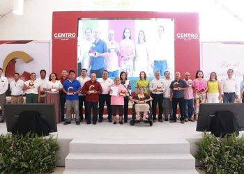 Reconoce Centro a 395 trabajadores con hasta 55 años de servicio