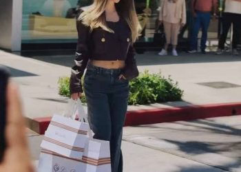 Belinda vuelve hacer el centro de la conversación digital al publicar en sus redes sociales un video saliendo de la exclusiva tienda de Loro Piana