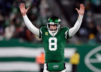Aaron Rodgers confirma su llegada a los Steelers para la temporada 2025