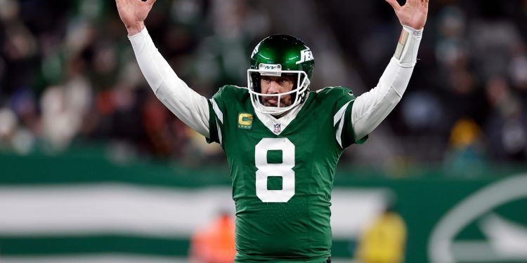 Aaron Rodgers confirma su llegada a los Steelers para la temporada 2025