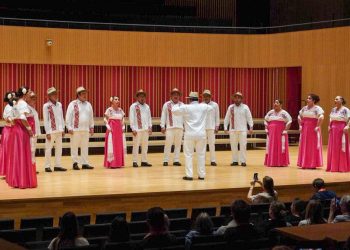 Celebra Ana Paty Peralta triunfo internacional de compañía municipal de coro de Cancún