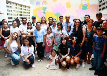 Suma esfuerzos Ana Paty Peralta para intercambio cultural con artistas de Colombia