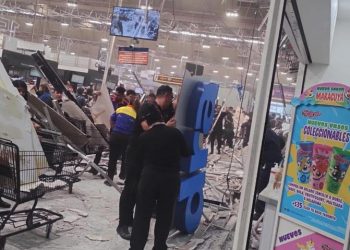 Se desploma techo de supermercado en Plaza Pabellón del Valle tras intensas lluvias en CDMX