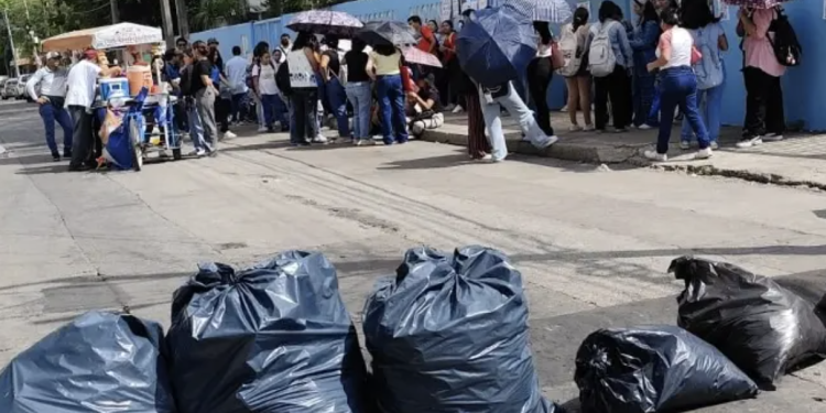 Protestan estudiantes de la UPN 271 por designación de nuevo director; logran acuerdo con autoridades educativas