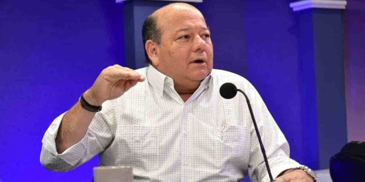 Raúl Ojeda defiende a Javier May: “No lo veo como mal gobierno, está haciendo su mayor esfuerzo”
