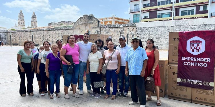 EMPRENDEDORES DEL SECTOR PESQUERO RECIBEN APOYOS PARA SU BIENESTAR