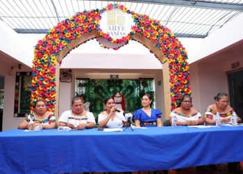 Artesanas tabasqueñas denuncian plagio del bordado en punto de lomillo