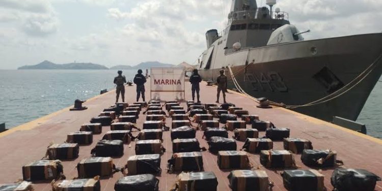 Duro golpe al narcotráfico: decomisan más de 3.5 toneladas de cocaína frente a costas de Guerrero