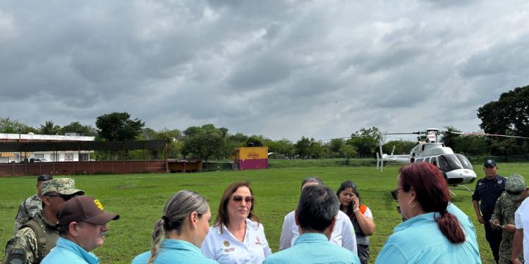 Gobernadora recorre comunidades afectadas por lluvias tras el paso del huracán Erick