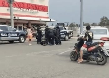 Detienen a hombre por alterar el orden y amenazar a cliente en supermercado de Paraíso