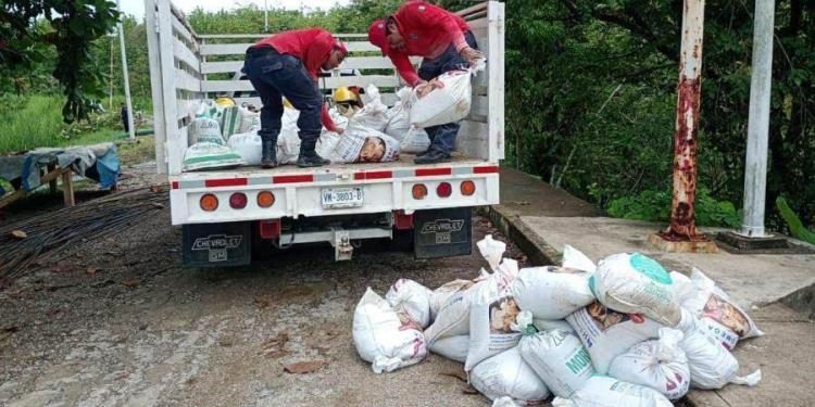 Refuerzan compuerta en Tacotalpa por aumento del nivel del río de La Sierra