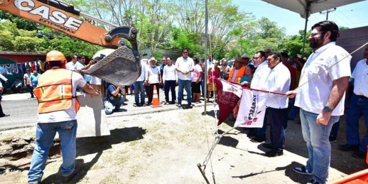 Gobierno de Tabasco inicia y entrega obras clave en el municipio de Centla
