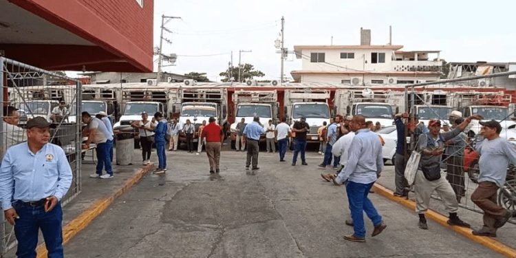 Trabajadores de limpia del Ayuntamiento de Centro vuelven a parar labores por incumplimiento de acuerdos