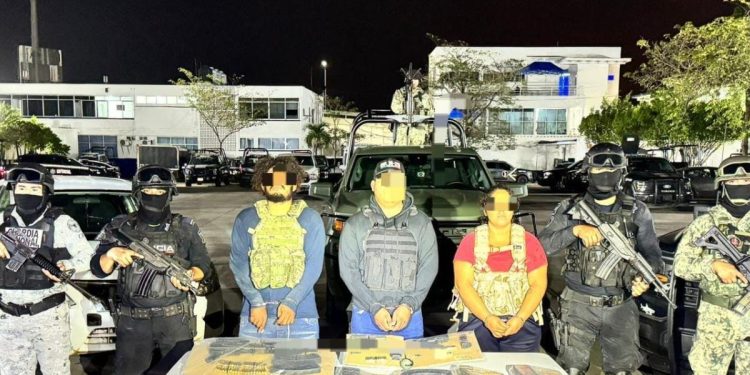 Detienen a tres personas en Comalcalco; entre ellos, presunta pareja de ‘El Guasón’