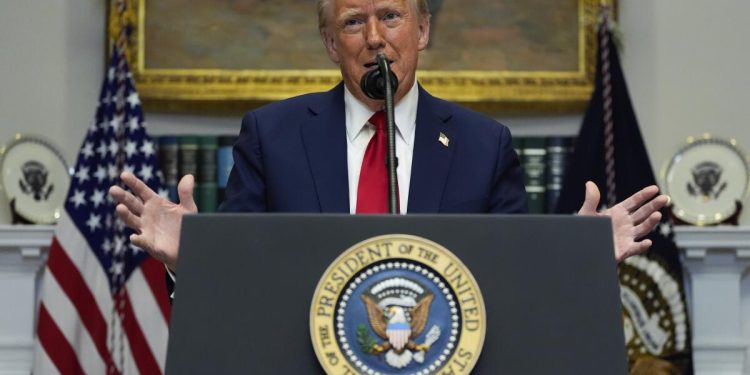 Casa Blanca justifica envío de tropas a Los Ángeles sin aval de Newsom; Trump intensifica retórica contra migrantes