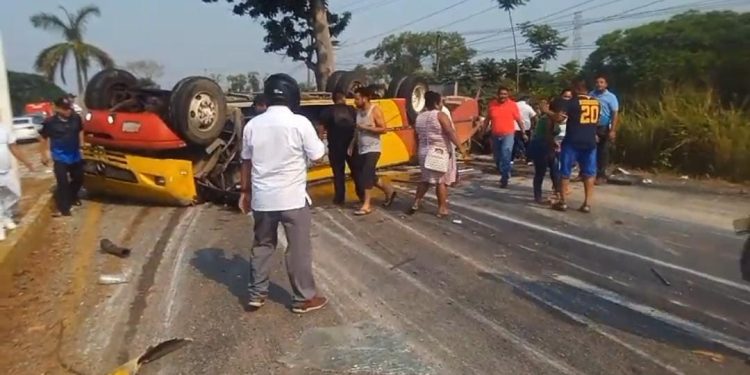 Tres personas atropelladas por autobús en la Villahermosa–Macuspana