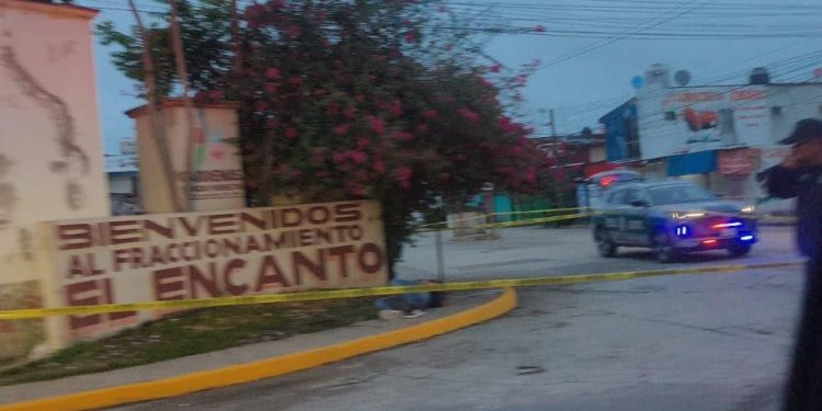 Hallan cuerpo sin vida frente a fraccionamiento en Cárdenas