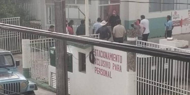 Desmienten irrupción armada en hospital de Tenosique tras ataque a hijo de exalcalde