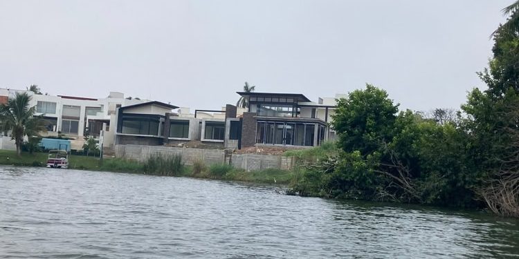 Detectan dos nuevas construcciones que invaden la Laguna de las Ilusiones