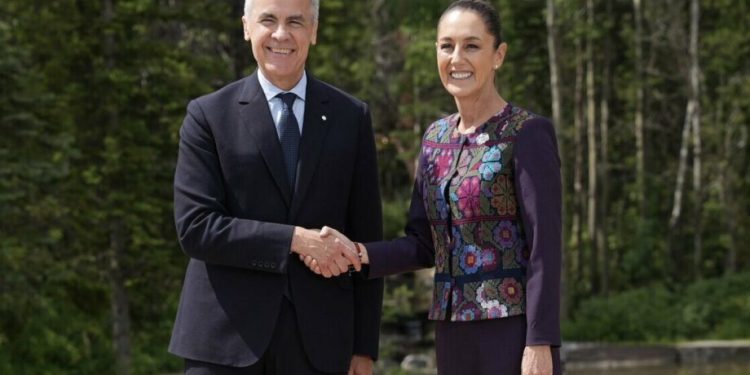 Claudia Sheinbaum es recibida por Mark Carney en la Cumbre del G7