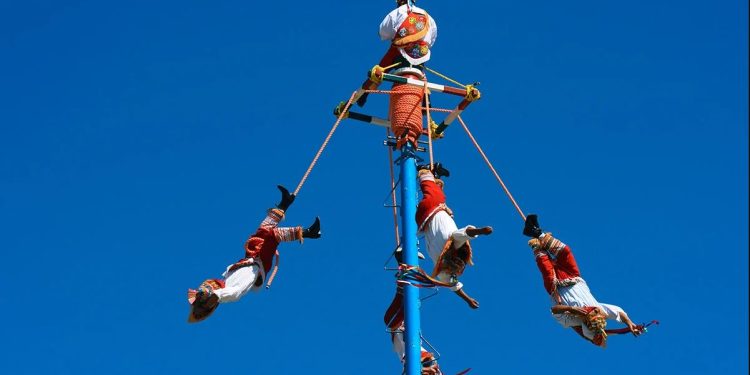 Voladores de Papantla sufren caída durante ritual tradicional