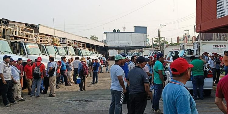 Trabajadores de recolección de basura en Centro se declaran de brazos caídos