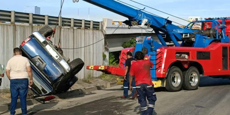 Accidentes en la Villahermosa–Cárdenas provocan caos vial; cuatro vehículos involucrados