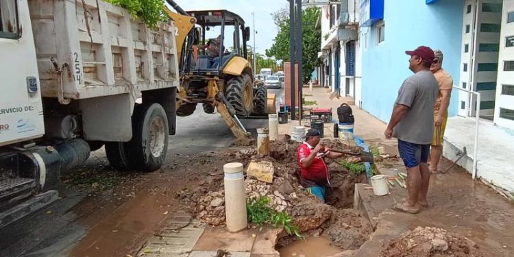 Detectan posibles fugas de agua en el malecón Carlos A. Madrazo, a poco más de un año de su inauguración