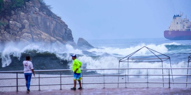 Avanza formación de posible ciclón «Flossie» en el Pacífico; autoridades vigilan su evolución