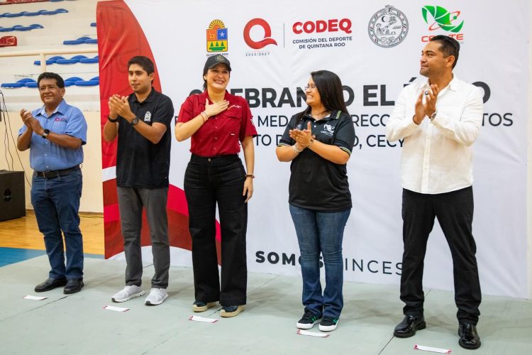 Estefanía Mercado abraza y homenajea en Playa del Carmen a todas y todos los atletas del CECyTE de Quintana Roo