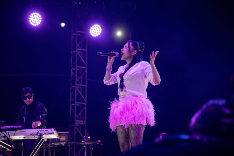 La plaza 28 de Julio, en Playa del Carmen, lució nuevamente a reventar; con más de 35 mil personas que disfrutaron del concierto de Belanova